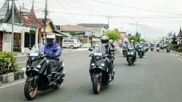 7 Tips Berkendara Bagi Anda yang Hobi Touring